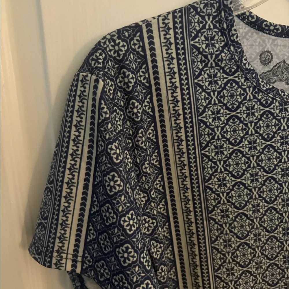 NWOT Sahalie Navy and White Geometric Short Sleeve Top - Picture 4 of 9
